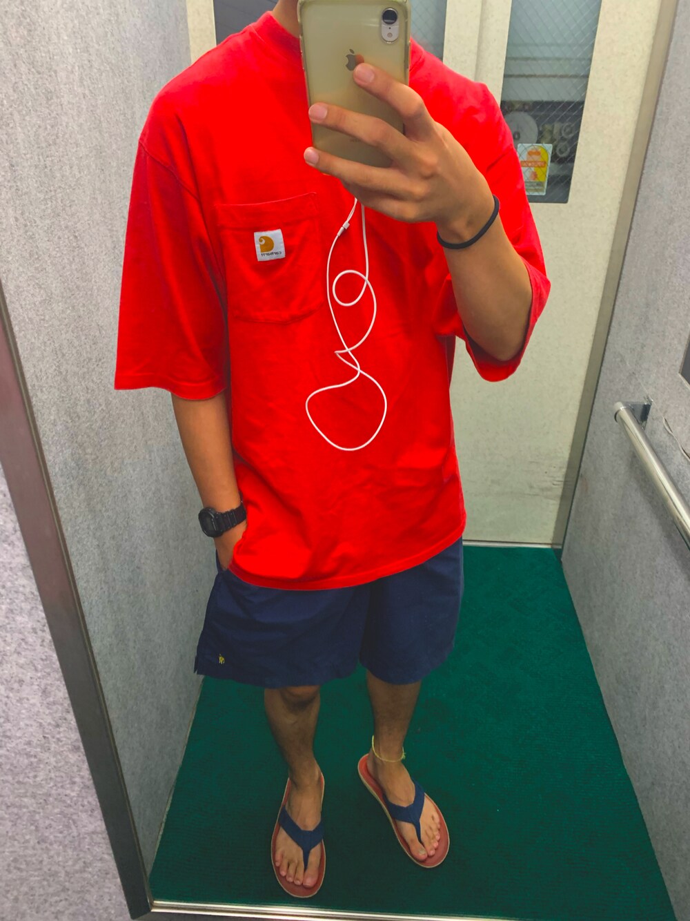 「Carharttのアイテム（Tシャツ/カットソー、レッド系）」を使った、machimaaさん（メンズ・177cm）の夏コーディネートの1枚目の写真
