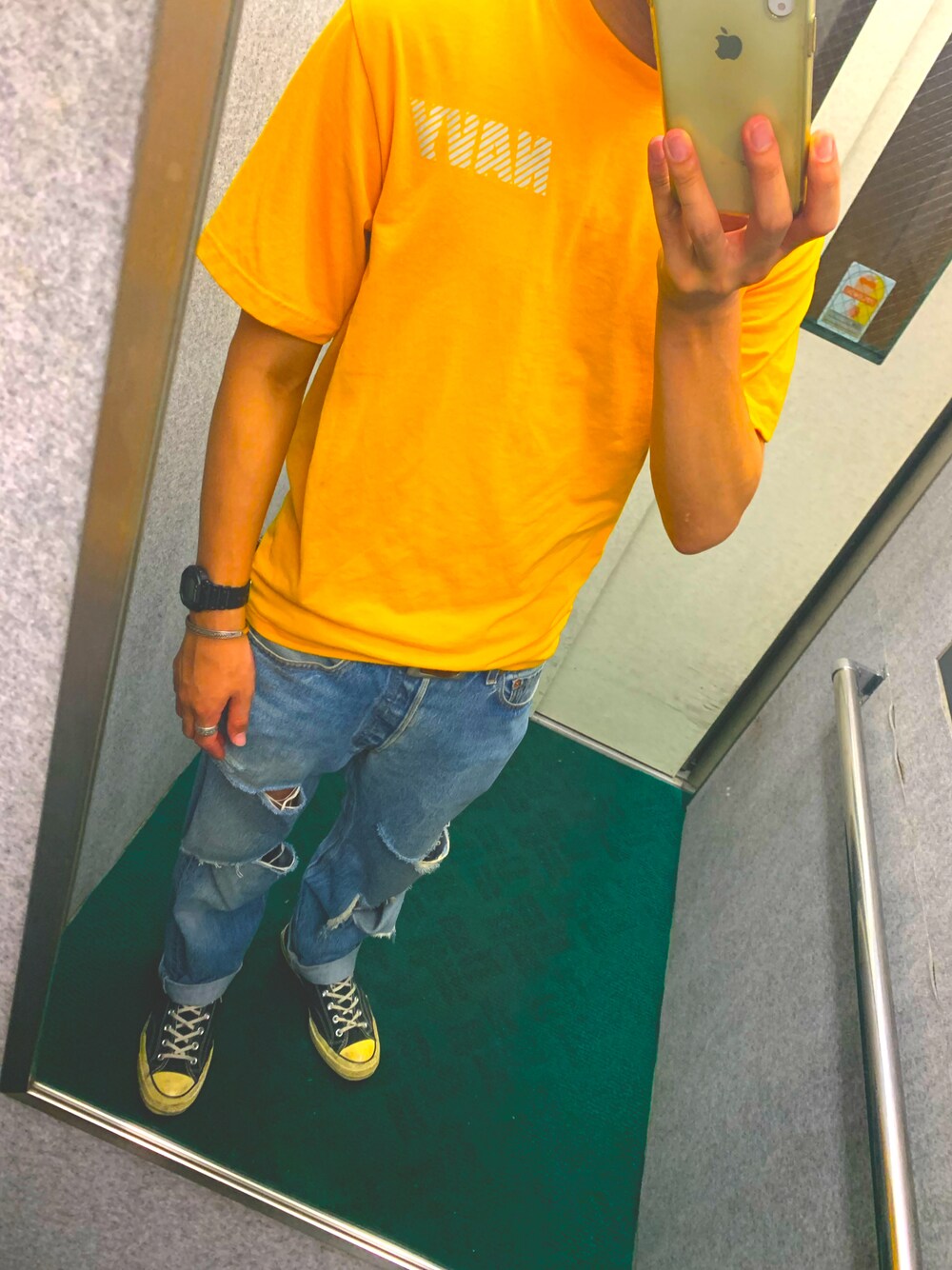 「VINTAGEのアイテム（Tシャツ/カットソー、イエロー系）」を使った、machimaaさん（メンズ・177cm）の夏コーディネートの1枚目の写真