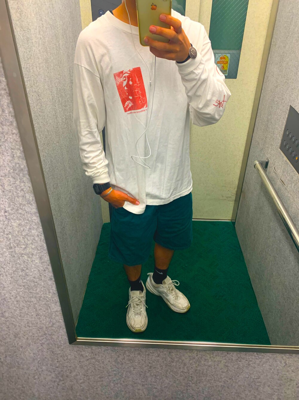 「VINTAGEのアイテム（Tシャツ/カットソー、ホワイト系）」を使った、machimaaさん（メンズ・177cm）の夏コーディネートの1枚目の写真