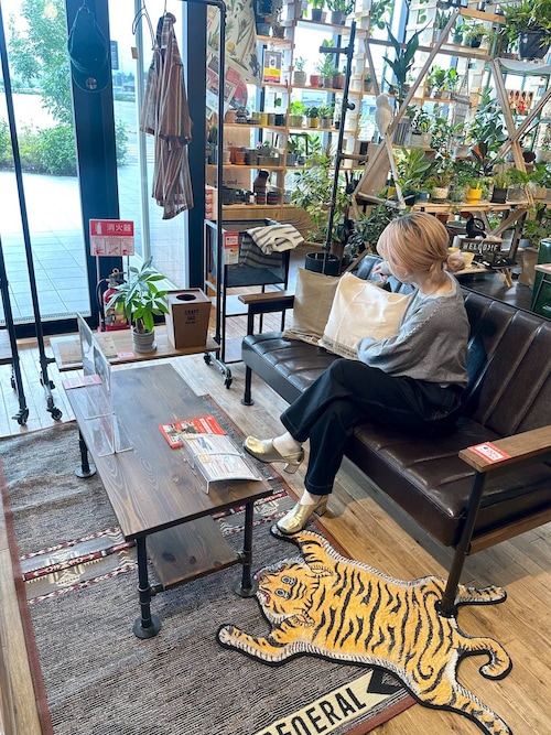 オリジナルダイカットマット トラ（ラグ/マット）｜niko and