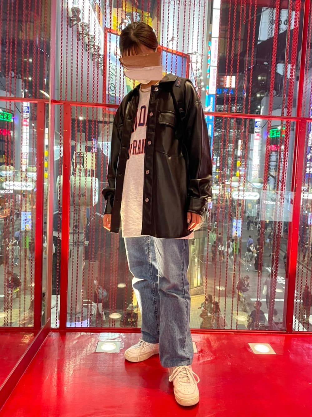 「ストリート、オーバーサイズ、メンズライク、ベンデイビス、Bershka、皮ジャケット、秋コーデ、秋トレンド2021、未来のWEARISTAプロジェクト」｜「NIKEのナイキ エア フォース 1 '07 ウィメンズシューズ / Nike Air Force 1 '07 Women's Shoes DD8959-100 White（スニーカー、ホワイト系）」を使った、takanaさん（レディース・156cm）の秋コーディネートの1枚目の写真
