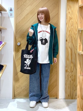 NOISE FACE ZIP UP SWEAT HOODIEを使った人気ファッション