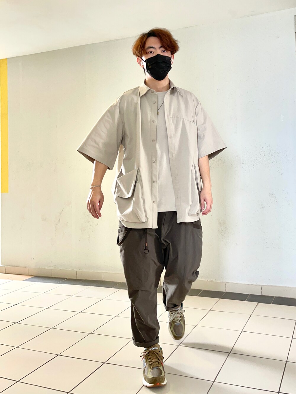 「ootd、夏、街頭穿搭、球鞋、休閒、New Balance、goopi、GOOPiMADE、octogambol」｜「Octo gambolのアイテム（トップス、ベージュ系）」を使った、MC Chanさん（メンズ・174cm）の秋コーディネートの1枚目の写真