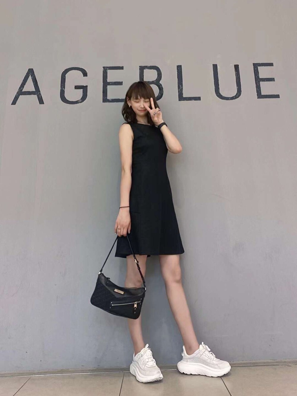 「大人カジュアル」｜「theoryのアイテム（ワンピース、ブラック系）」を使った、nanamiさん（レディース・166cm）の春コーディネートの1枚目の写真