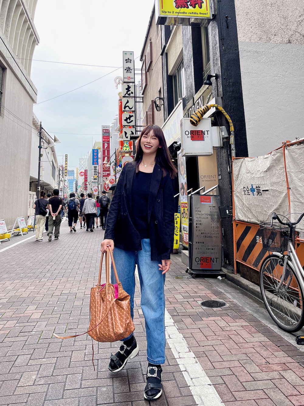 「キレイめカジュアル」｜「UNIQLOのアイテム（ノーカラーコート、ブラック系）」を使った、nanamiさん（レディース・166cm）の夏コーディネートの1枚目の写真