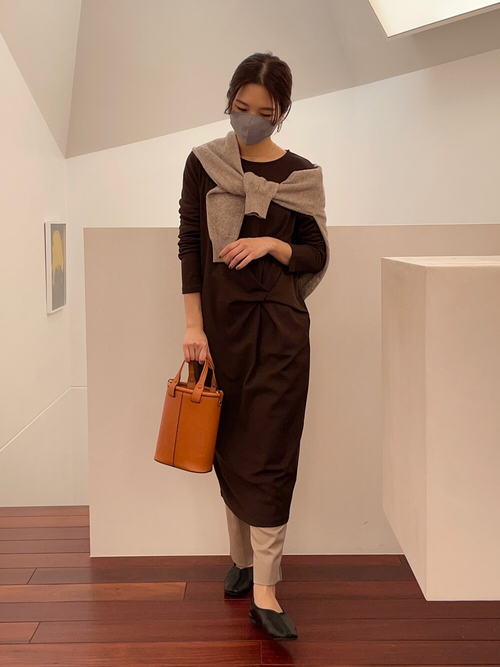 「休日スタイル、シンプル、ブラウンコーデ、秋コーデ」｜「Epoiのアイテム（バッグ、ブラウン系）」を使った、matsumotoさん（レディース・158cm）の秋コーディネートの1枚目の写真
