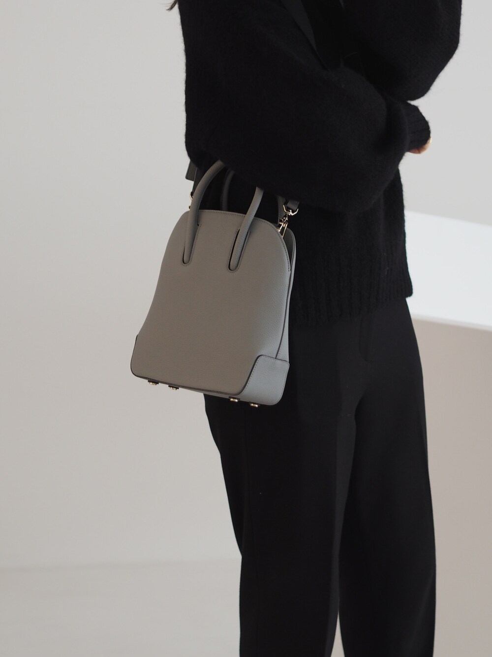 「EpoiのRits　リツ　2WAYミニショルダー（ショルダーバッグ、グレー系）」を使った、matsumotoさん（レディース・158cm）の冬コーディネートの1枚目の写真