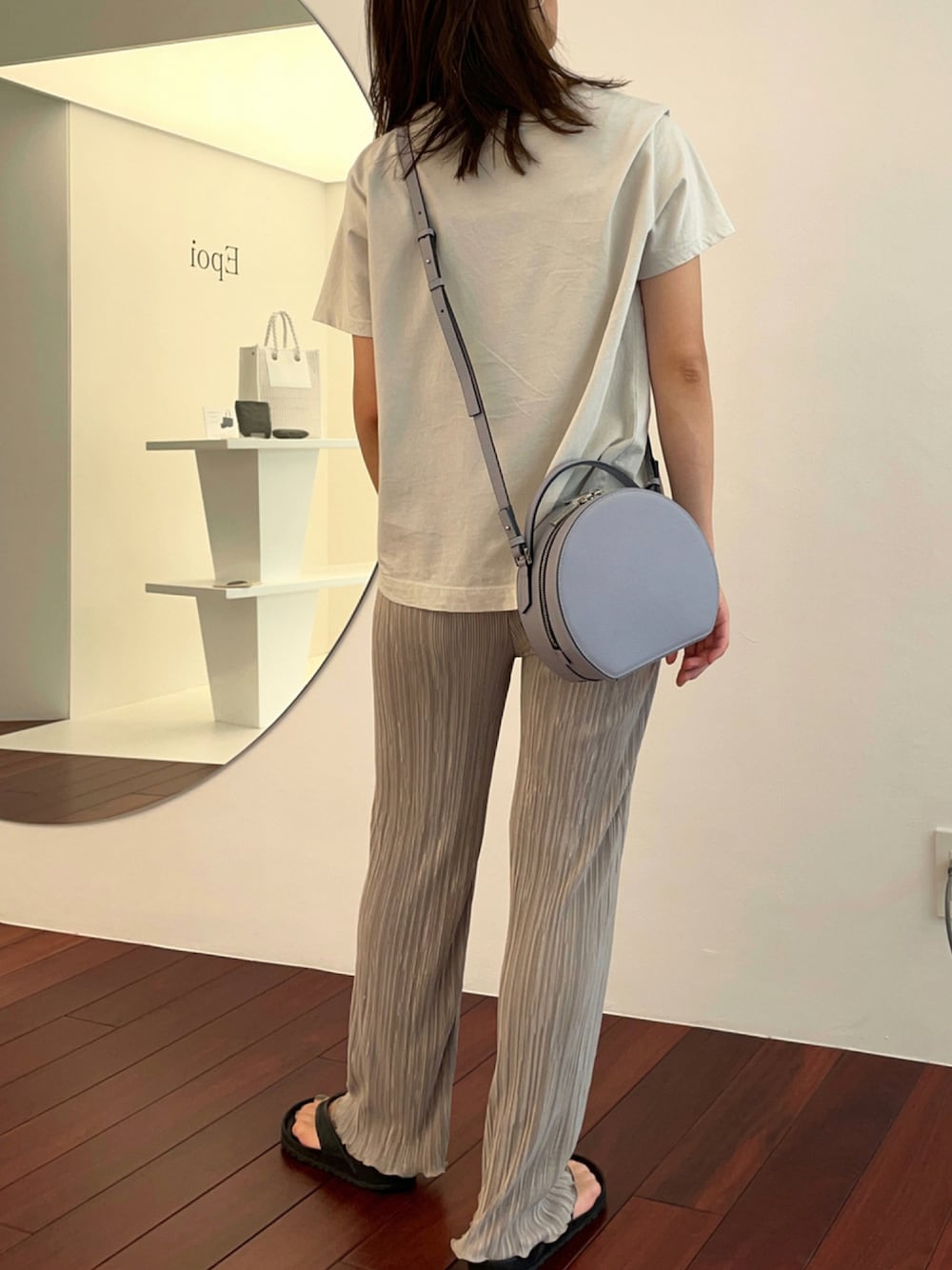 「休日スタイル、楽チンコーデ、ラフコーデ、レザーバッグ、新色」｜「古着のアイテム（その他パンツ、グレー系）」を使った、matsumotoさん（レディース・158cm）の夏コーディネートの1枚目の写真