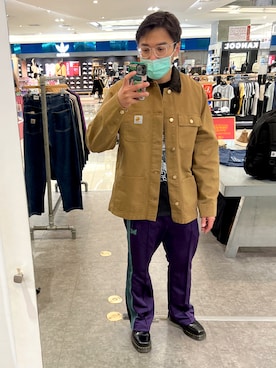 「Carhartt（カーハート）のアイテム（テーラードジャケット）」を使った、Henry Leeさん（メンズ・175cm）の春コーディネート