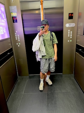 「FOG ESSENTIALS（エフオージーエッセンシャルズ）のアイテム（帽子）」を使った、Henry Leeさん（メンズ・175cm）の春コーディネート