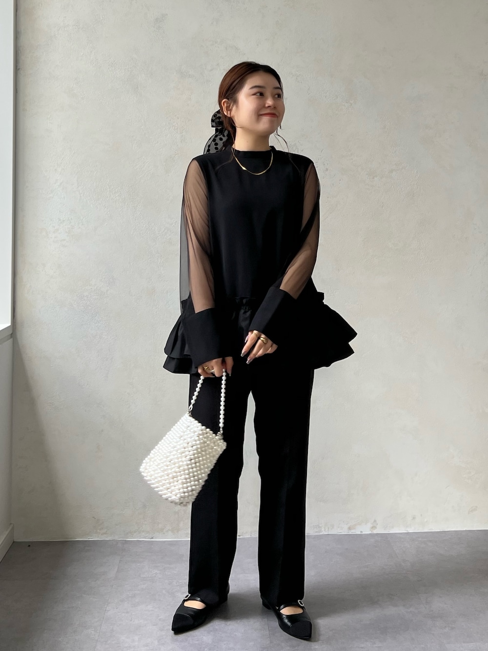 「プチプラ、秋コーデ、お出かけコーデ、セットアップ、シンプルコーデ、結婚式、お呼ばれスタイル、キレイめ、大人コーデ、ブラック、ワントーンコーデ、今日のコスメと服」｜「prose verseの裾フリルシアースリーブブラウス（シャツ/ブラウス、ブラック系）」を使った、ももぞうさん（レディース・154cm）の秋コーディネートの1枚目の写真