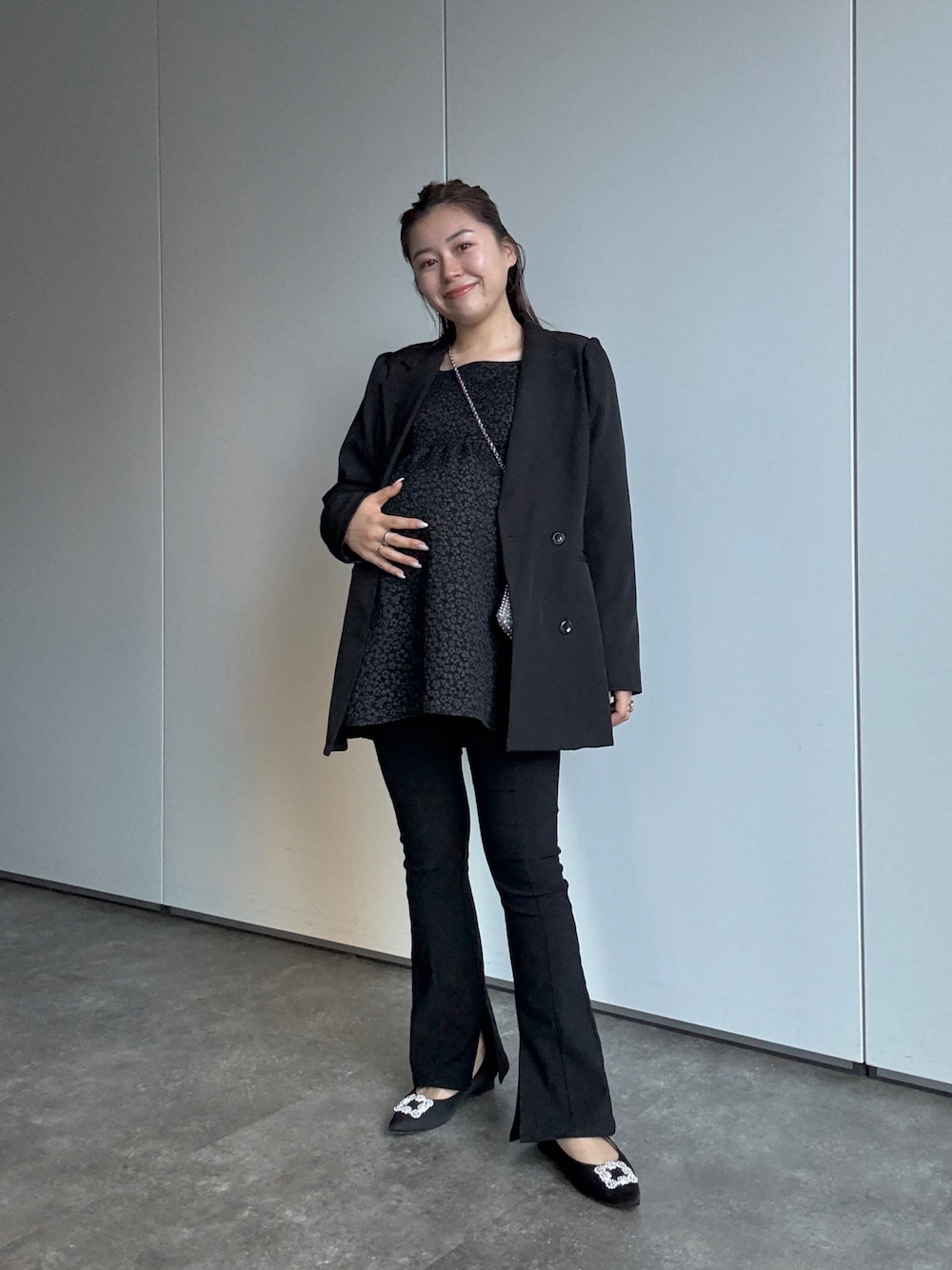 「マタニティ、妊婦、セレモニー、七五三、入学式、入園式、卒業式、卒園式、ママコーデ、体型カバー、プチプラ、骨格ストレート、ブラウス」｜「prose verseの【MOMO SELECT】パフスリーブテーラードジャケット（テーラードジャケット、ブラック系）」を使った、ももぞうさん（レディース・154cm）の秋コーディネートの1枚目の写真