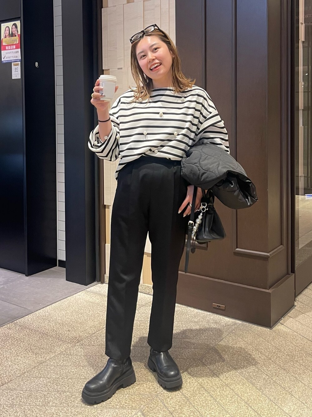 「今日のコスメと服、ボーダー、休日スタイル、モノトーン、メガネ女子、スポーツミックス、春コーデ、プチプラ、春服みてみて、ブーツ、テーパードパンツ、厚底シューズ」｜「prose verseのパール付きボーダートップス（Tシャツ/カットソー、ホワイト系）」を使った、ももぞうさん（レディース・154cm）の冬コーディネートの1枚目の写真