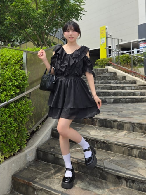 肩開きフリルミニワンピース（ワンピース）｜INGNI（イング）の