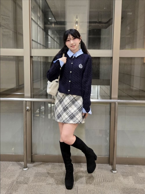 シャツレイヤード風ケーブルニット