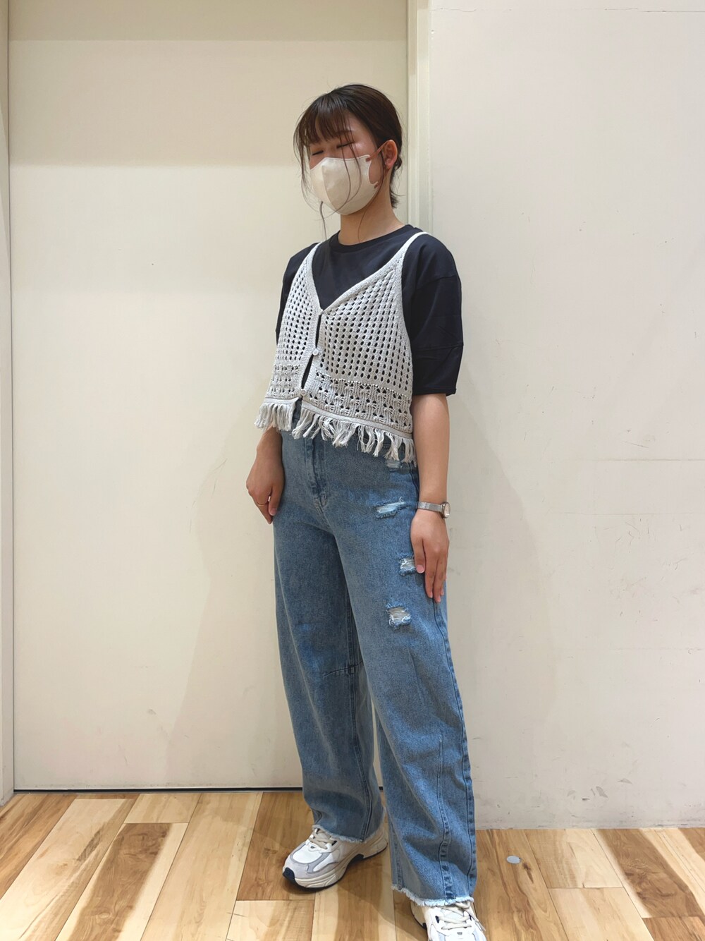 「Samansa Mos2 blueの◎カーブデニムパンツ（デニムパンツ、ブルー系）」を使った、さわさん（レディース・155cm）の夏コーディネートの1枚目の写真