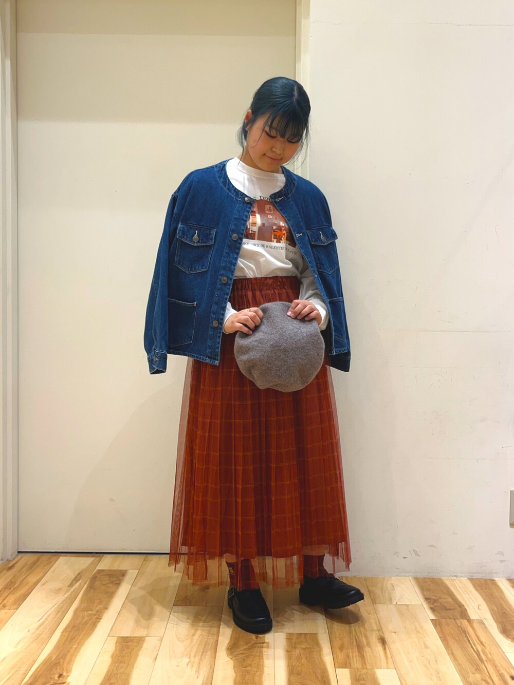 「Samansa Mos2のネコ転写プリントカットソー（Tシャツ/カットソー、ホワイト系）」を使った、さわさん（レディース・155cm）の秋コーディネートの1枚目の写真