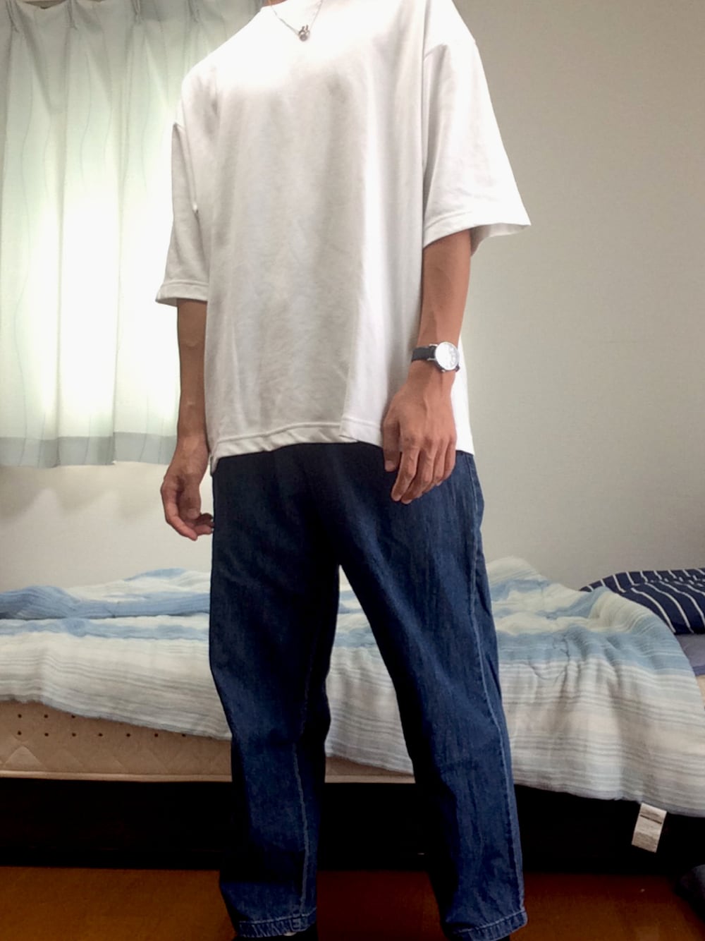 「オーバーサイズ、夏、白T、デニム、万人ウケ」｜「CLOSSHIのアイテム（Tシャツ/カットソー、ホワイト系）」を使った、エビちゃん🦐さん（メンズ・167cm）の夏コーディネートの1枚目の写真
