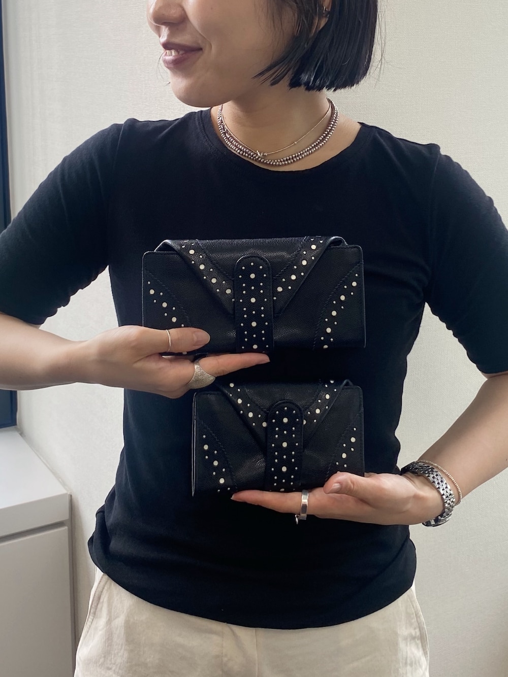 「ヒロコハヤシ、HIROKO HAYASHI、HIROKOHAYASHI、長財布ミニ、マルチ財布、ミニモ、お財布」｜「HIROKO HAYASHIのVELENO（ヴェレーノ）長財布ミニ（財布、ブルー系）」を使った、um_hhさん（レディース・161cm）の秋コーディネートの1枚目の写真