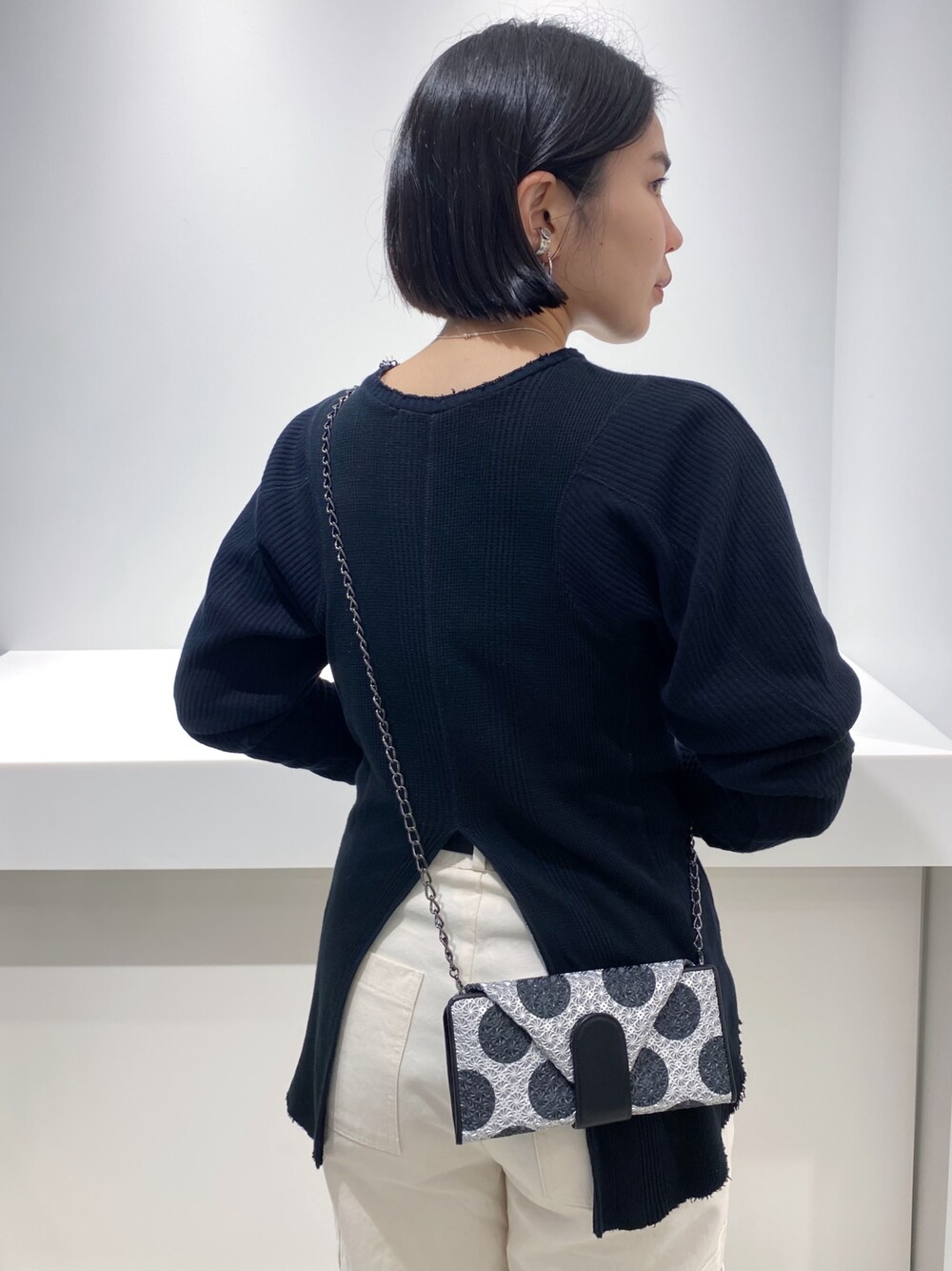 「ヒロコハヤシ、HIROKO HAYASHI、HIROKOHAYASHI、お財布バッグ、ジラソーレポワン、大人かわいい、長財布」｜「HIROKO HAYASHIの【数量限定】GIRASOLE POINT（ジラソーレ ポワン）長財布（財布、シルバー系）」を使った、um_hhさん（レディース・161cm）の冬コーディネートの1枚目の写真