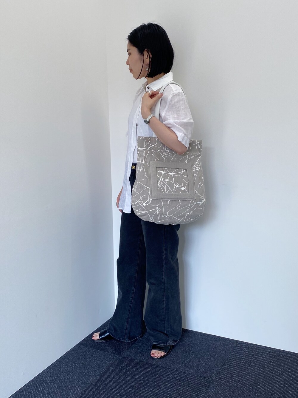 「ヒロコハヤシ、HIROKO HAYASHI、HIROKOHAYASHI、トートバッグ、麻バッグ、夏コーデ、爽やかコーデ、デニム」｜「HIROKO HAYASHIのVERNICE（ベルニーチェ）トートバッグ（トートバッグ、ベージュ系）」を使った、um_hhさん（レディース・161cm）の夏コーディネートの1枚目の写真