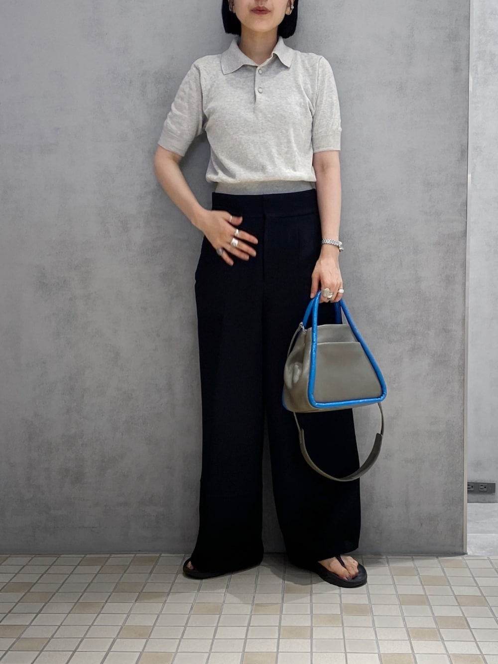 「ヒロコハヤシ、HIROKO HAYASHI、HIROKOHAYASHI、ショルダーバッグ」｜「HIROKO HAYASHIのTERZO（テルツォ）2wayショルダーバッグ（ショルダーバッグ、グレー系）」を使った、um_hhさん（レディース・161cm）の秋コーディネートの1枚目の写真