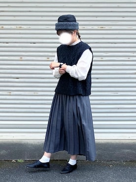 「プリーツスカート」｜「アイテム（ベスト、グレー系）」を使った、みやもとさん（レディース・157cm）の秋コーディネート