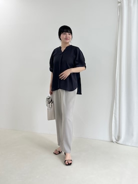 「MICO COULIER（ミコクリエ）のシルキーローンスキッパーシャツ（シャツ/ブラウス、グレー系）」を使った、nol takitaさん（レディース・160cm）の夏コーディネート