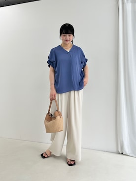 「MICO COULIER（ミコクリエ）の撥水クールタッチVネックブラウス（シャツ/ブラウス、ブルー系）」を使った、nol takitaさん（レディース・159cm）の春コーディネート