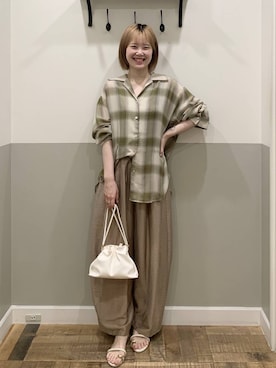 「A part by（アパートバイ）のキンチャクミニショルダバッグ（ショルダーバッグ、ホワイト系）」を使った、Moekaさん（レディース）の夏コーディネート