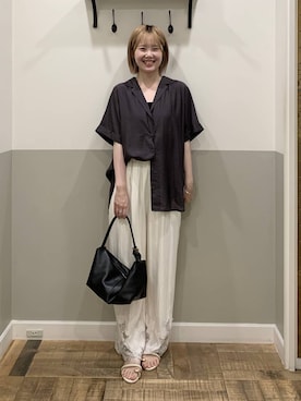 「A part by（アパートバイ）のサテンヘムレースパンツ（その他パンツ、ホワイト系）」を使った、Moekaさん（レディース）の夏コーディネート