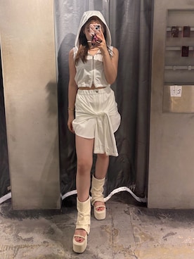 「EMODA（エモダ）のアイテム（タンクトップ）」を使った、豊田朱莉さん（レディース・157cm）の春コーディネート