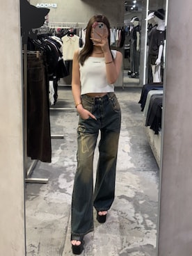 「アイテム（デニムパンツ）」を使った、豊田朱莉さん（レディース・157cm）の夏コーディネート