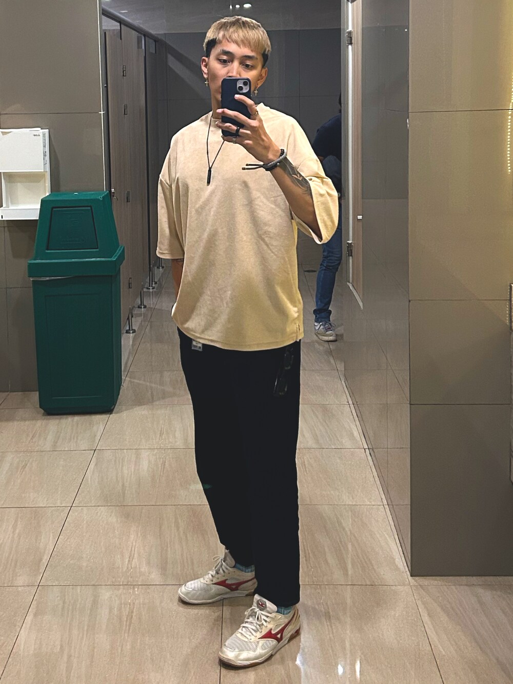「bgc」｜「UNIQLOのアイテム（スラックス、その他）」を使った、2600sjorgenさん（メンズ・180cm）の春コーディネートの1枚目の写真