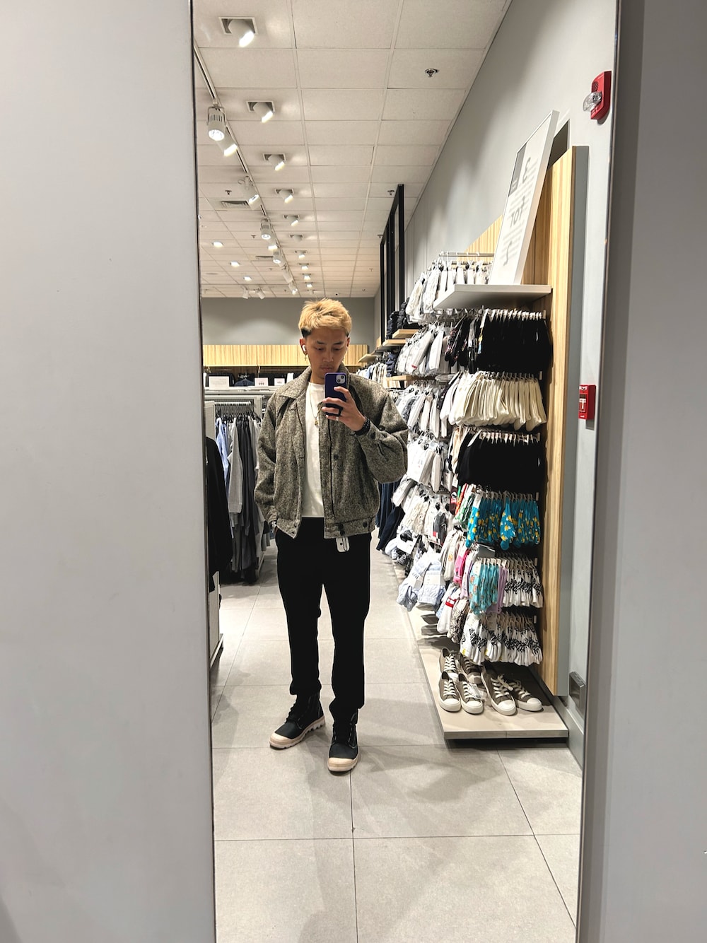 「PALLADIUMのアイテム（ブーツ、ブラック系）」を使った、2600sjorgenさん（メンズ・180cm）の春コーディネートの1枚目の写真