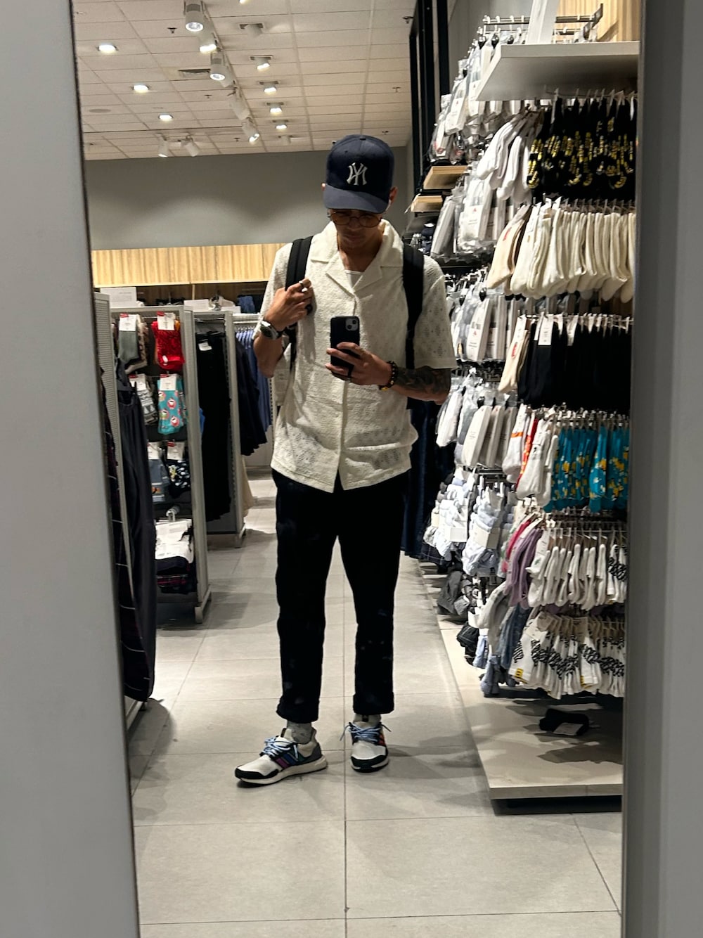 「adidasのアイテム（スニーカー、その他）」を使った、2600sjorgenさん（メンズ・180cm）の春コーディネートの1枚目の写真