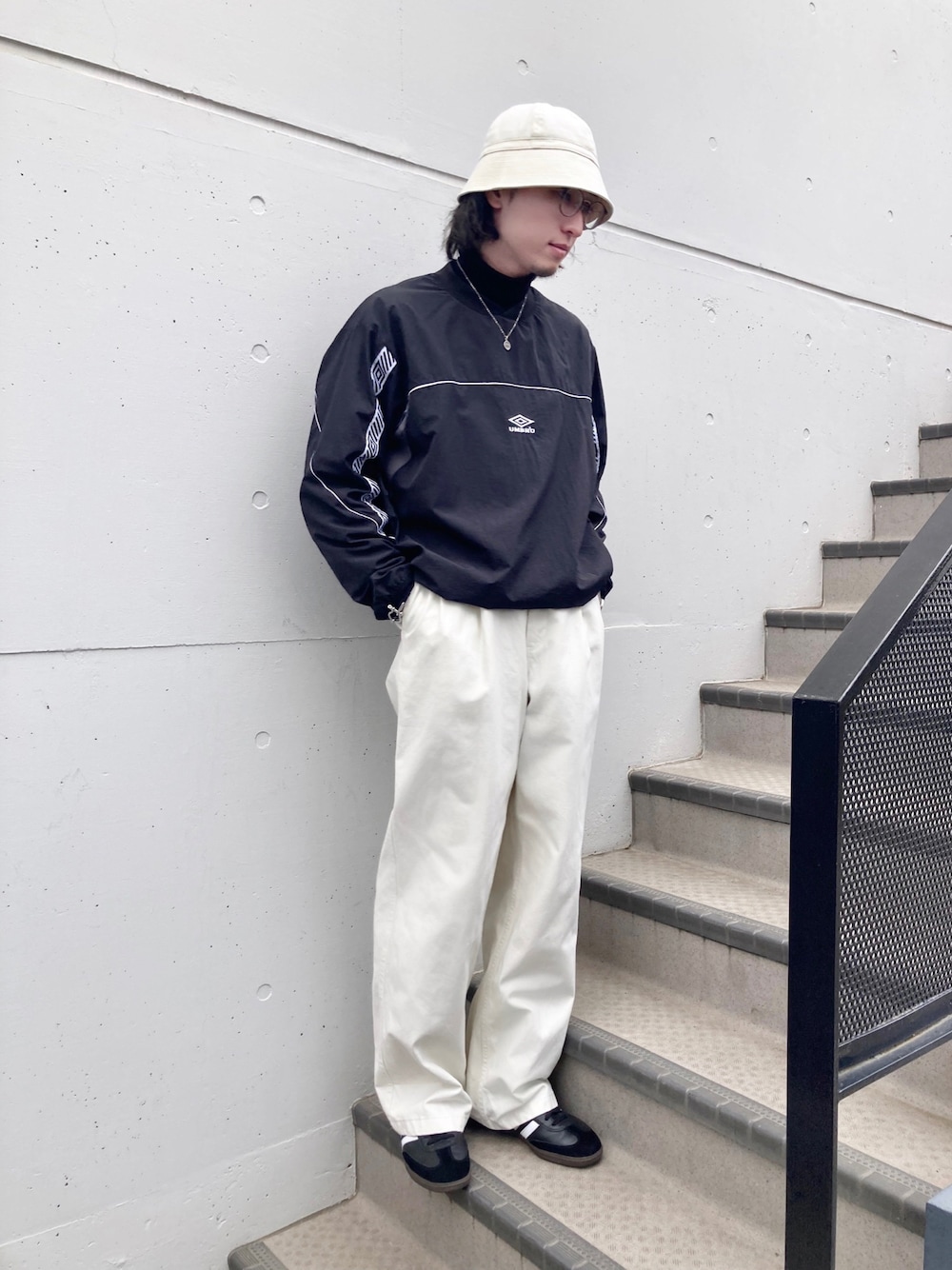 Osam@脱シンプルコーデ｜UMBROのナイロンジャケットを使った