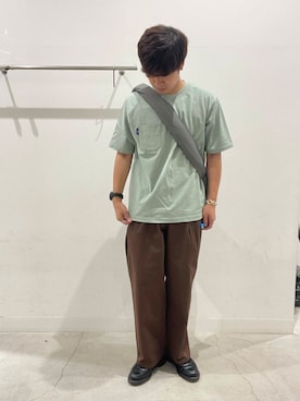「アイテム（チノパンツ、ブラウン系）」を使った、yujiさん（メンズ・178cm）の夏コーディネート