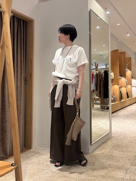 「GALLARDAGALANTE（ガリャルダガランテ）のロゴTシャツ【La villa】（Tシャツ/カットソー、ホワイト系）」を使った、gg-akiko.fさん（レディース・165cm）の春コーディネート