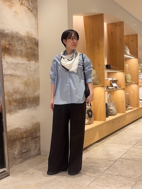 「GALLARDAGALANTE（ガリャルダガランテ）の【MANAKAコラボ】スカーフセットシャツ（シャツ/ブラウス、ブルー系）」を使った、gg-akiko.fさん（レディース・165cm）の春コーディネート