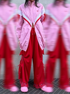 「アイテム（スウェットパンツ、レッド系）」を使った、KAMIさん（レディース・167cm）の秋コーディネート