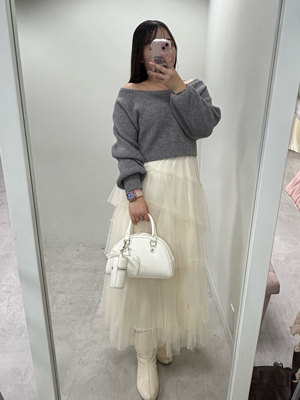 「クリスマスに着たい服、最近のいい感じコーデ、ニット」｜「one after another NICE CLAUPのチュールロングスカート（スカート、ベージュ系）」を使った、るなさん（レディース・158cm）の冬コーディネートの1枚目の写真