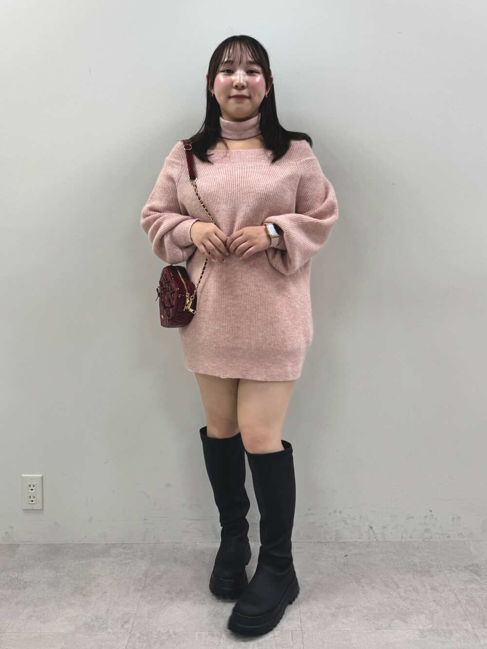 「ニットワンピース、デートコーデ」｜「one after another NICE CLAUPのタンク底ロングブーツ（ブーツ、ブラック系）」を使った、るなさん（レディース・158cm）の冬コーディネートの1枚目の写真