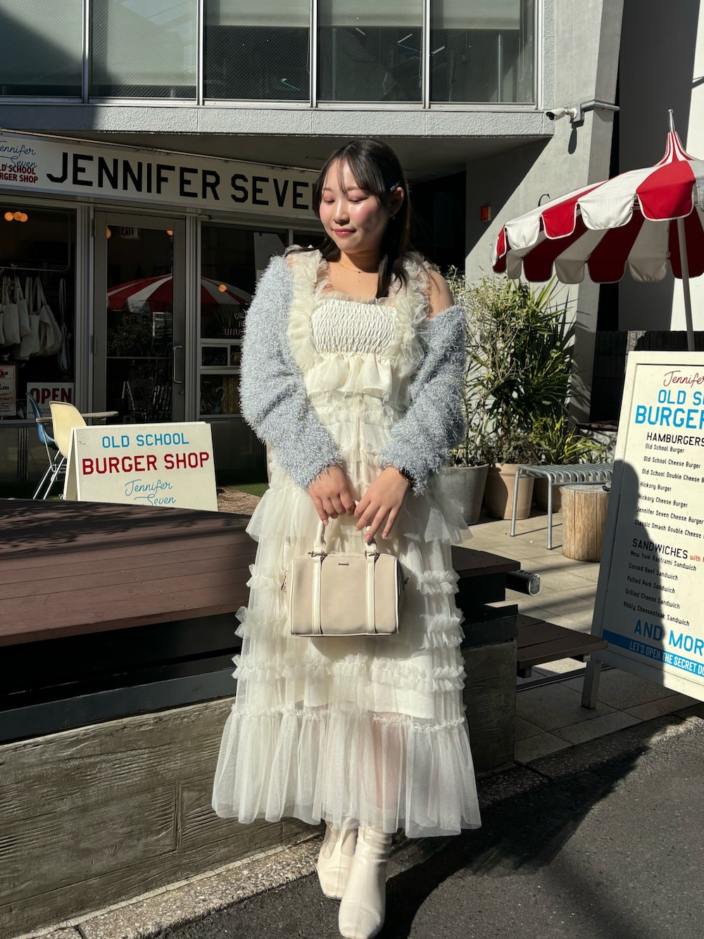 「かんたん！着回しコーデ術、オトナ女子、オトナカワイイ、スカートコーデ、休日コーデ、ハンドバッグ、大人ファッション、フリル、今日のコーデ、ティアードスカート」｜「one after another NICE CLAUPの【tulle collection】バックレースアップビスチェ（キャミソール、ホワイト系）」を使った、るなさん（レディース・158cm）の冬コーディネートの1枚目の写真