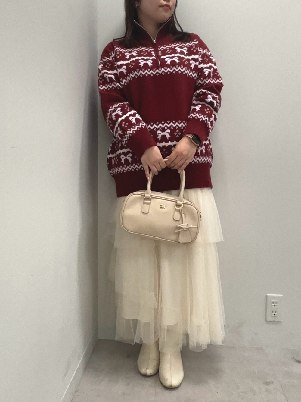 「クリスマスに着たい服、最近のいい感じコーデ、ニット」｜「one after another NICE CLAUPのチュールロングスカート（スカート、ベージュ系）」を使った、るなさん（レディース・158cm）の冬コーディネートの1枚目の写真