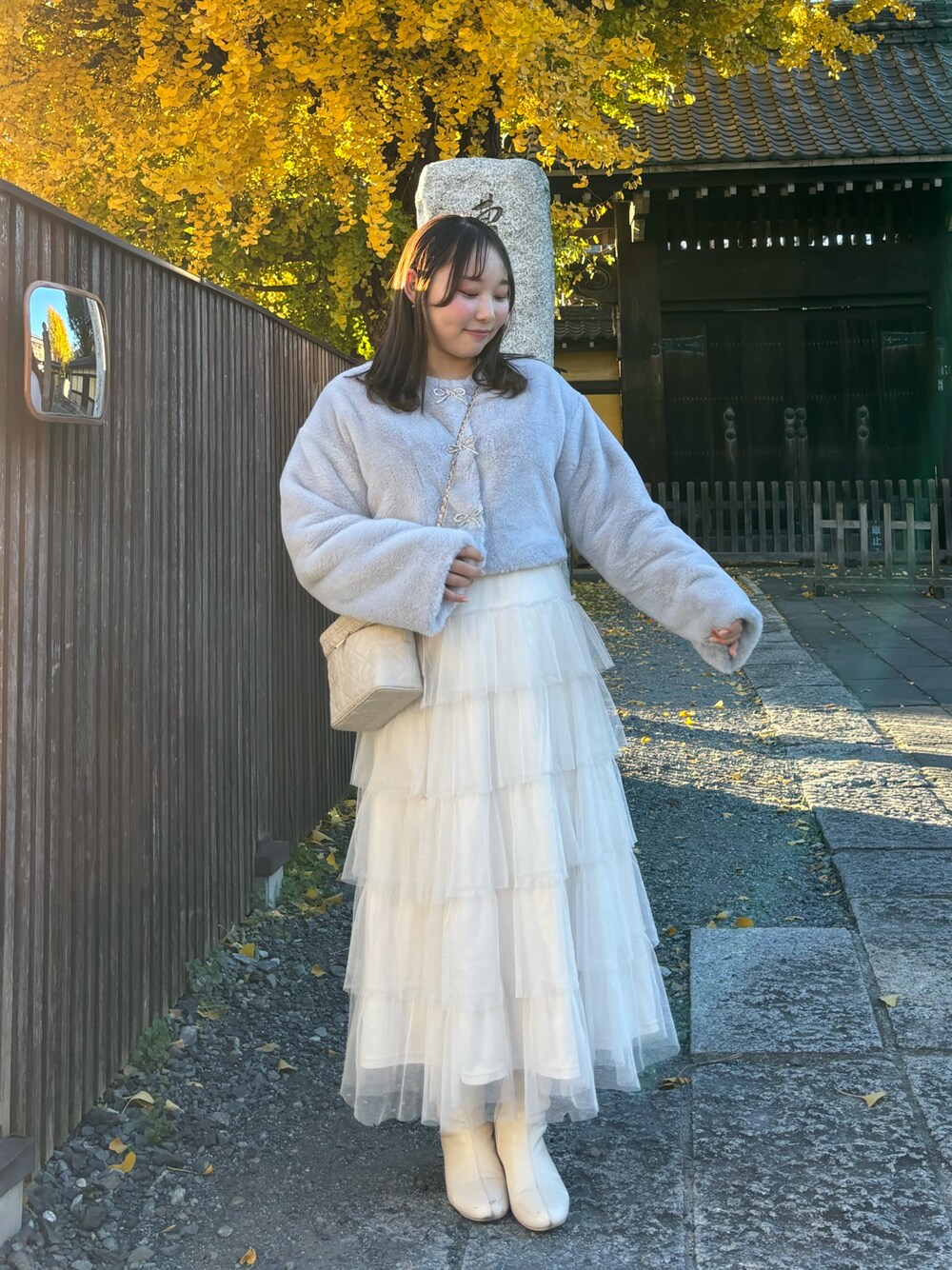 「クリスマスに着たい服、最近のいい感じコーデ、冬アウター」｜「one after another NICE CLAUPのチュールロングスカート（スカート、ベージュ系）」を使った、るなさん（レディース・158cm）の冬コーディネートの1枚目の写真