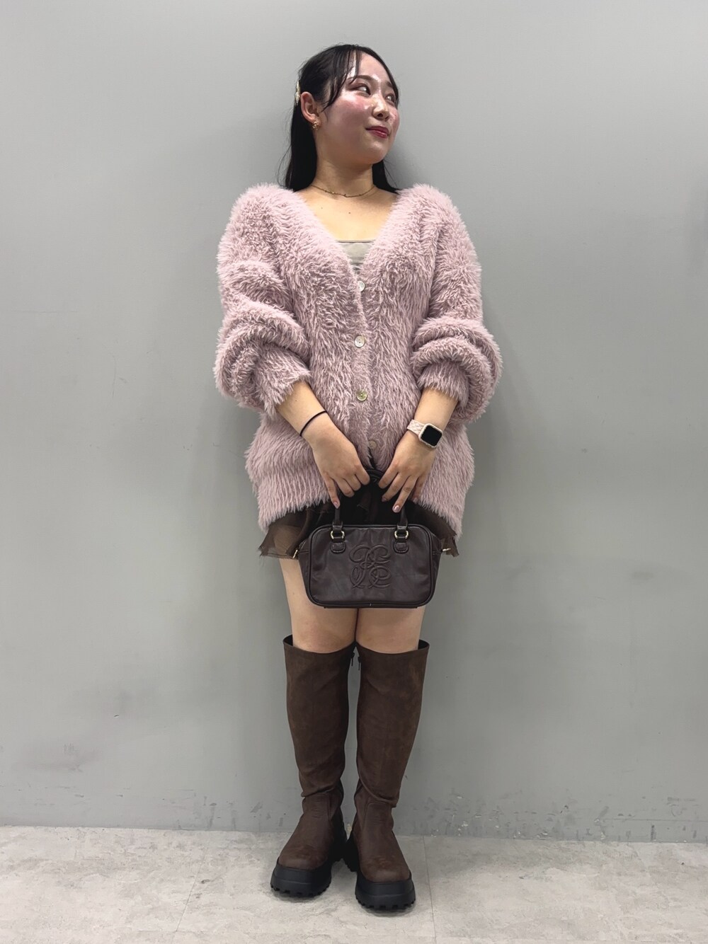 「秋コーデ、カーディガン、テーマパークコーデ」｜「one after another NICE CLAUPのタンクソールロングブーツ（ブーツ、ブラウン系）」を使った、るなさん（レディース・158cm）の秋コーディネートの1枚目の写真