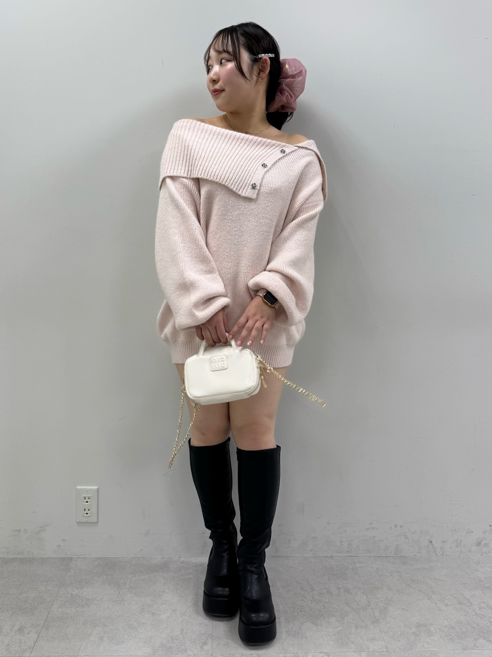 「プチプラ、キレイめカジュアル、大人女子、今日のコーデ、シンプルスタイル、大人可愛い、ロングブーツ」｜「one after another NICE CLAUPの【マイナス3キロ見え】サイドゴアボリュームソールロングブーツ（ブーツ、ブラック系）」を使った、るなさん（レディース・158cm）の冬コーディネートの1枚目の写真