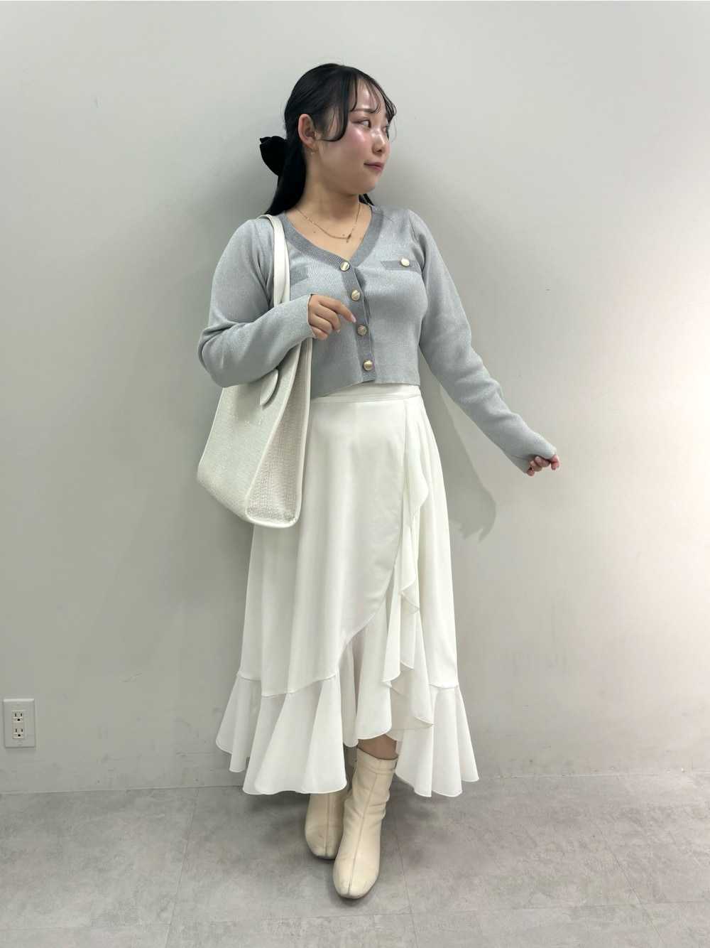 「one after another NICE CLAUPのアシンメトリーアソートスカート（スカート、ホワイト系）」を使った、るなさん（レディース・158cm）の冬コーディネートの1枚目の写真