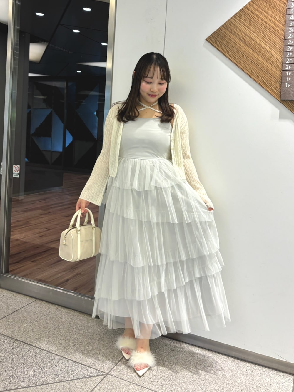 「休日スタイル、ラクチンコーデ、オトナカジュアル、春服コーデ、春めき満開コーデ、レディースファッション、きれいめコーディネート、スカートコーデ、大人かわいい、150cm台コーデ、おしゃれさんと繋がりたい、大人ガーリー」｜「one after another NICE CLAUPのティアードフリルキャミワンピース（ワンピース、グリーン系）」を使った、るなさん（レディース・158cm）の春コーディネートの1枚目の写真